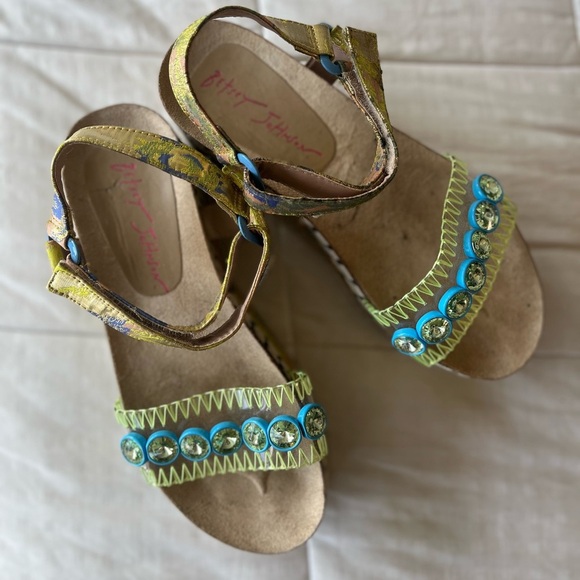 Betsey Johnson Tovaa Wedge Sandal 6 - Picture 14 of 15